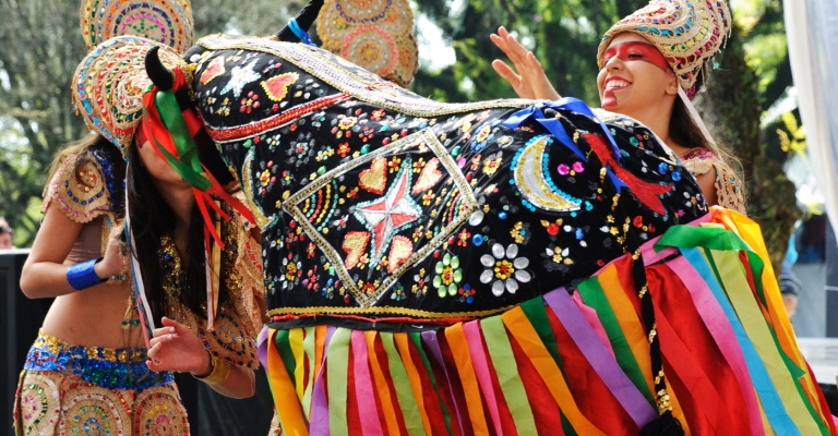 Exposição destaca artesanato de festas brasileiras