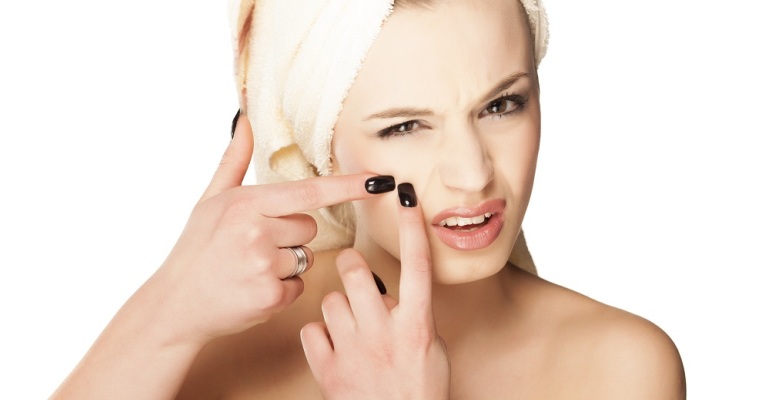 Veja como eliminar a acne em mulheres adultas