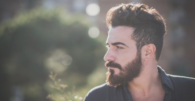 Transplante de barba vira sensação entre os homens