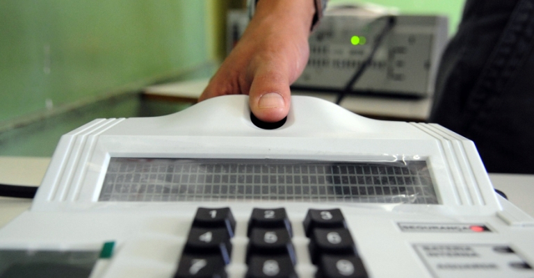Eleitores com mais de 70 anos precisam fazer a biometria