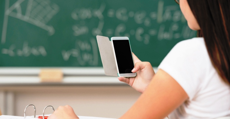 França bane celulares das escolas