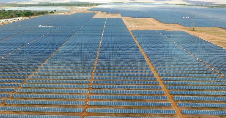 Usinas solares de grande porte atingem 4 GW e R$ 21,3 bilhões de investimentos no Brasil