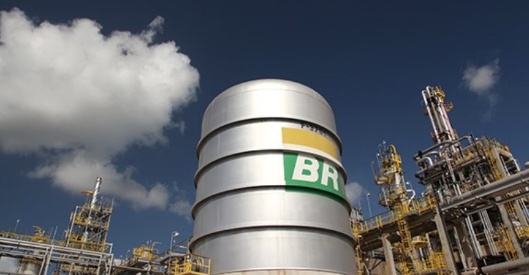 Petrobras registra maior lucro dos últimos oito anos.