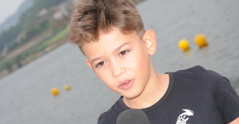 Brasileiro de 8 anos ganha o campeonato de motonáutica