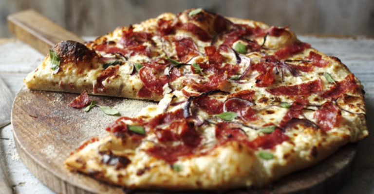 Aprenda a preparar uma Pizza Vegana com massa integral