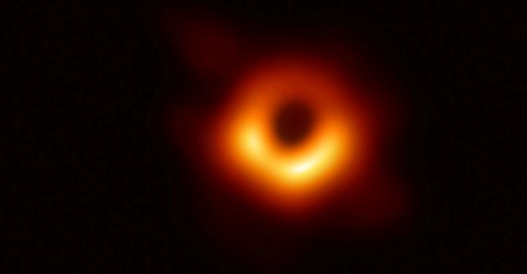 Pesquisadores registram imagens de buraco negro pela 1ª vez