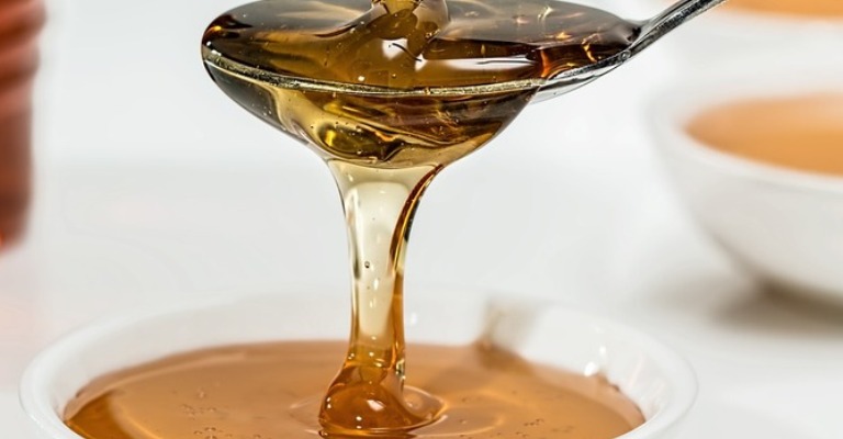Norte de Minas é reconhecido como produtor do mel de aroeira