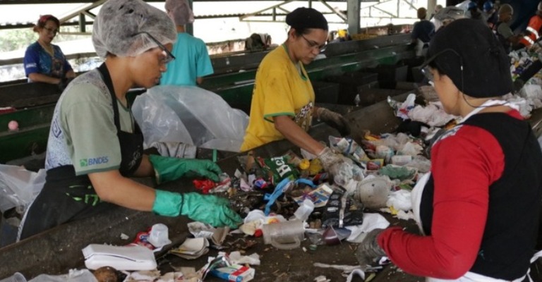 Bolsa Reciclagem beneficia 1,4 mil famílias de catadores em Minas