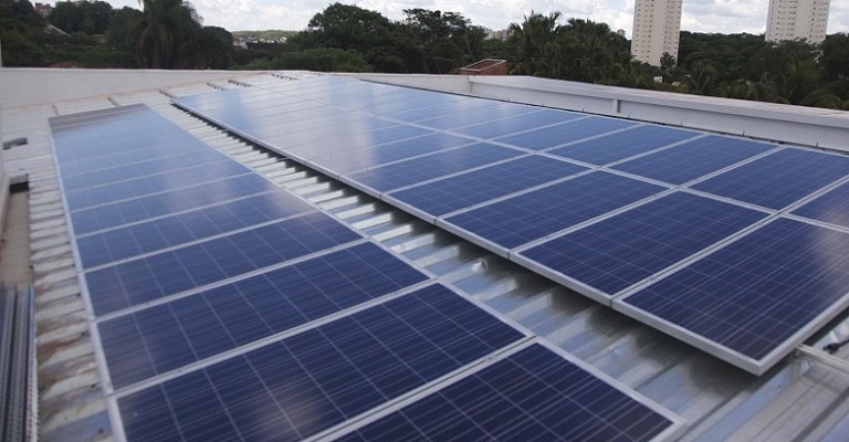 Energia solar gera três vezes mais benefícios do que custos aos brasileiros
