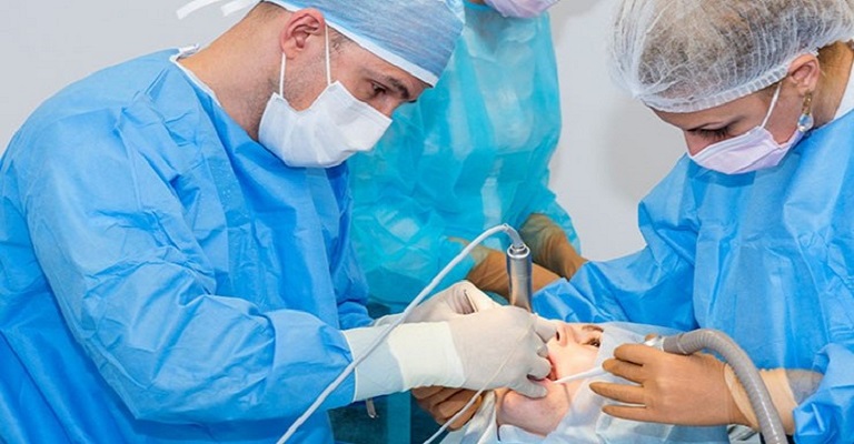 Os principais cuidados com o pré e pós operatório de um implante dentário