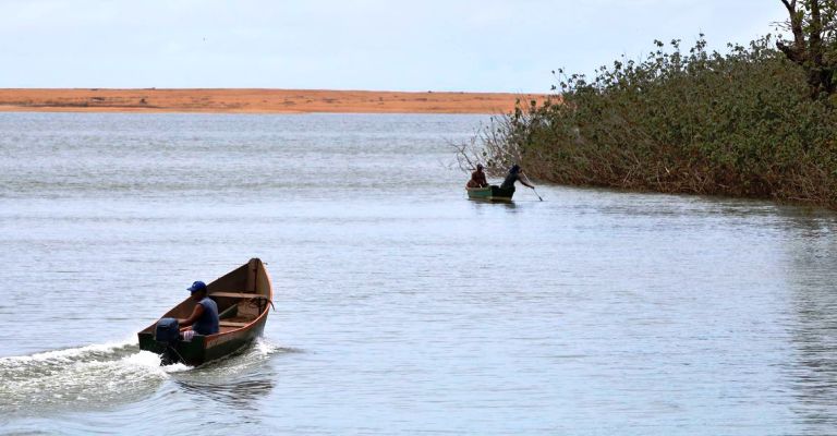 Pescadores informais do Rio Doce são beneficiados por projeto-piloto