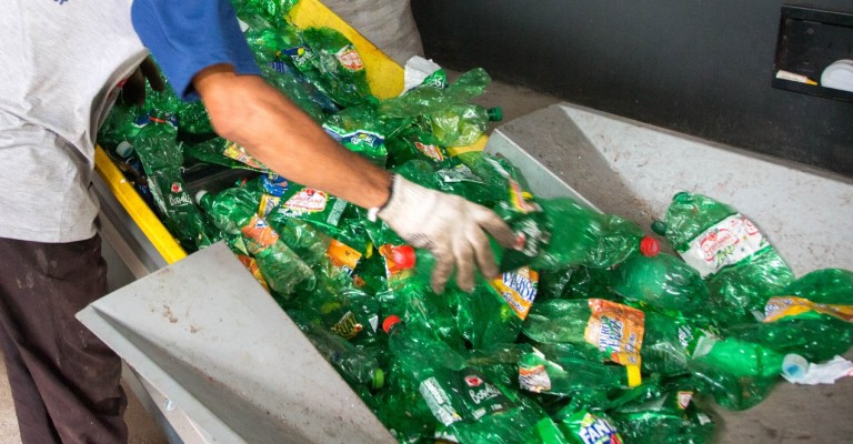 Empresas se unem para ampliar apoio aos catadores de materiais recicláveis