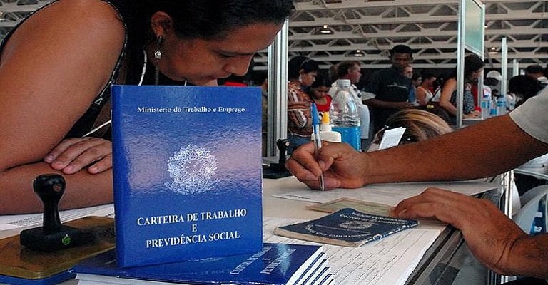 Brasil cria 372 mil postos de trabalho formal em agosto