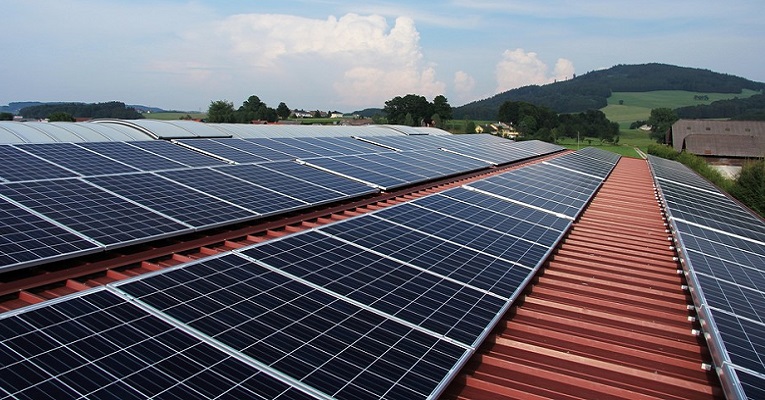 Impactos e benefícios da  energia solar para a economia brasileira