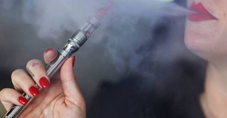Cigarro eletrônico aumenta dependência da nicotina, diz Inca