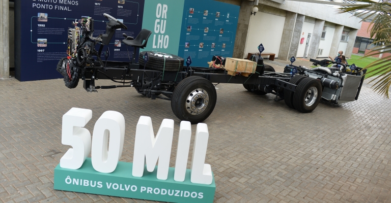 Volvo celebra produção de 50 mil chassis de ônibus em sua fábrica no Brasil
