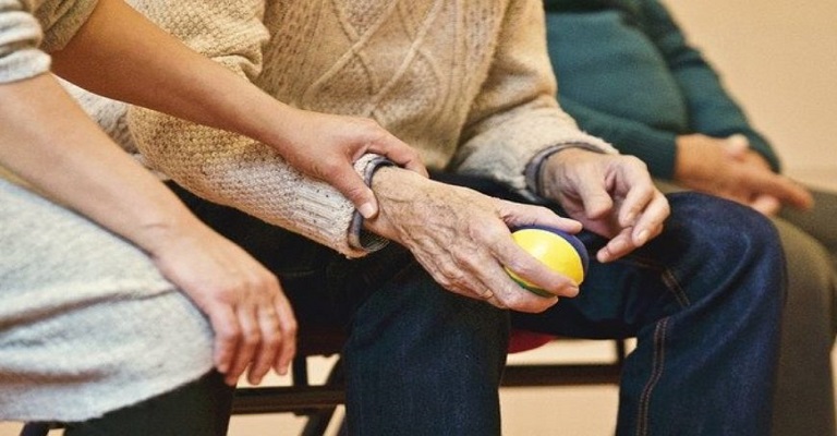 Como ajudar um familiar com Alzheimer?