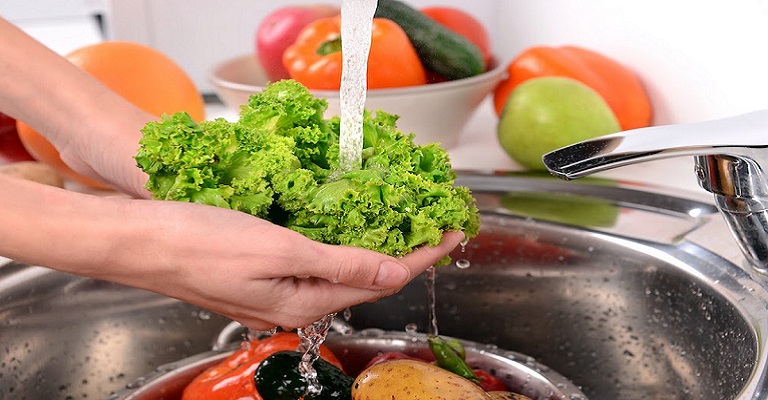 Limpeza correta ajuda a diminuir agrotóxicos em alimentos e evita doenças
