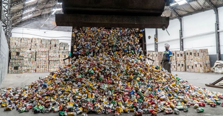 Índice de reciclagem no Brasil é de apenas 4%, diz Abrelpe