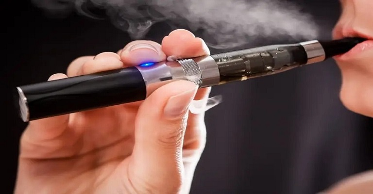 O perigo dos cigarros eletrônicos para os adolescentes e jovens